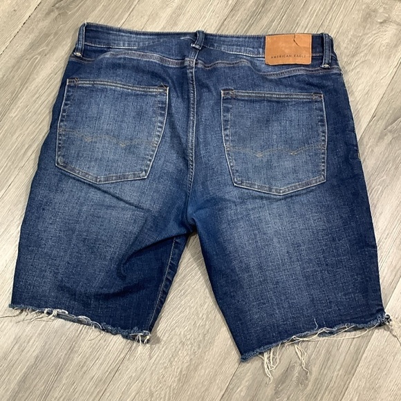 American Eagle Airflex+ Distressed Medium Wash Denim Shorts size 33 - Picture 3 of 9